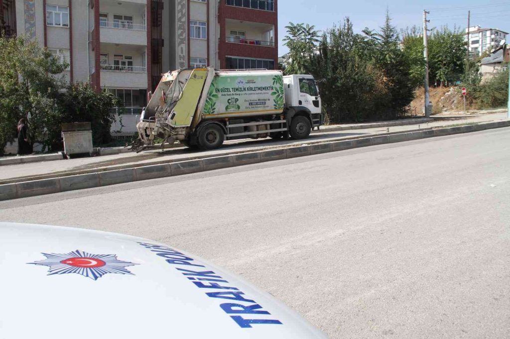 Elazığ’da çöp toplama aracının çarptığı kadın hayatını kaybetti