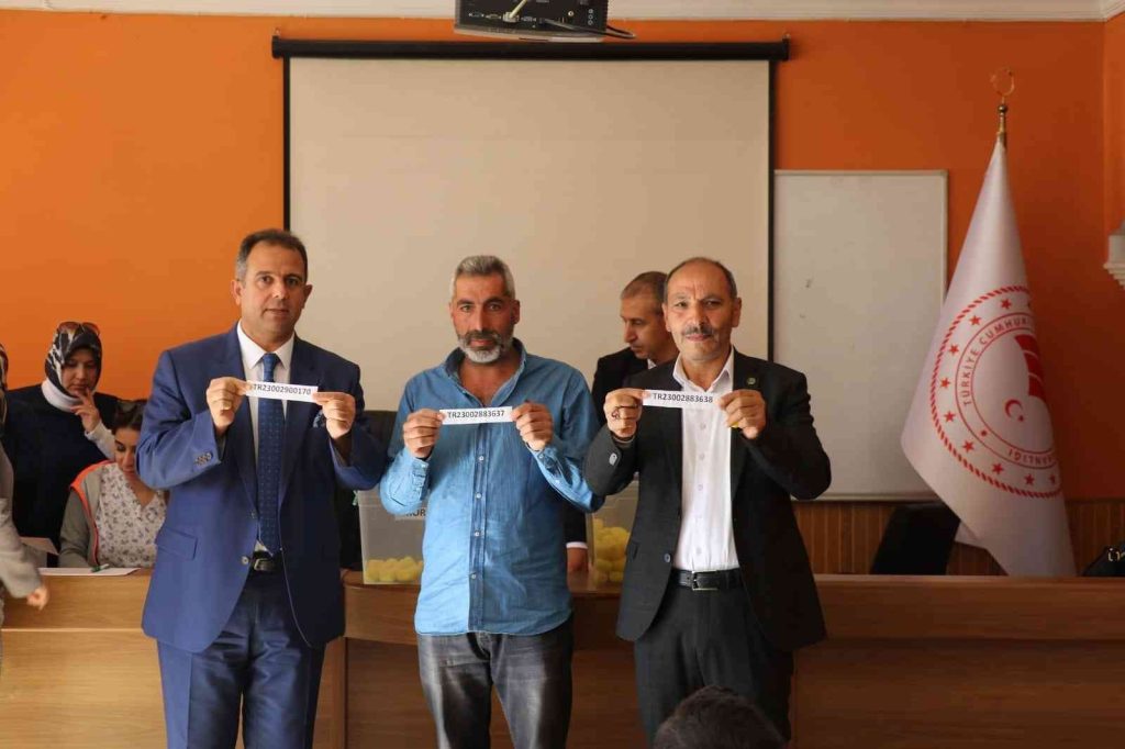 Elazığ’da damızlık koç alımı için kura çekildi
