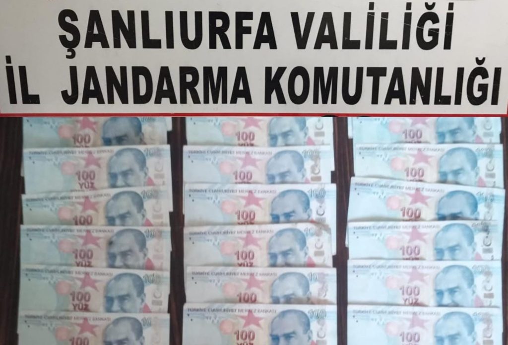 Eve düzenlenen operasyonda sahte banknotlar ele geçirildi