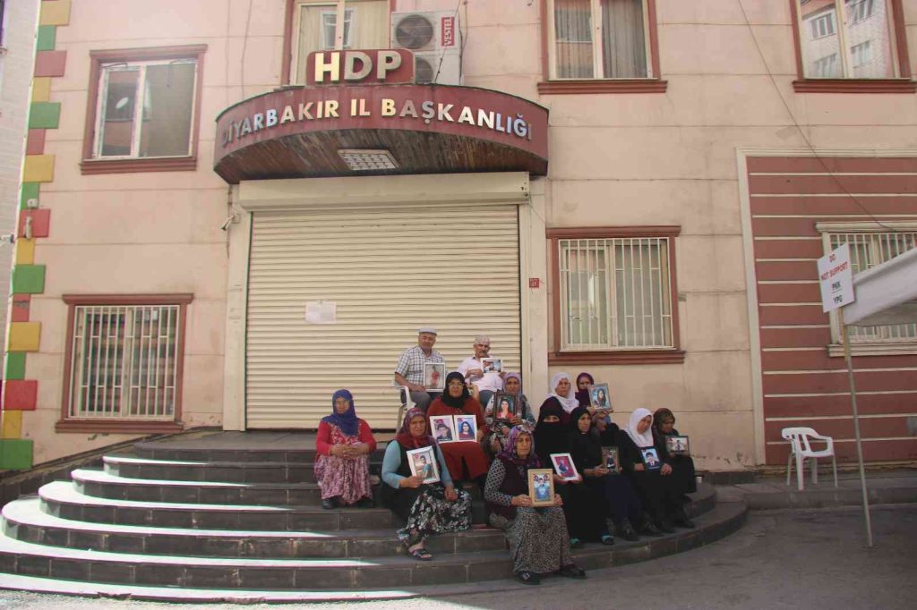 Evlat nöbetindeki anne oğluna çağrıda bulundu