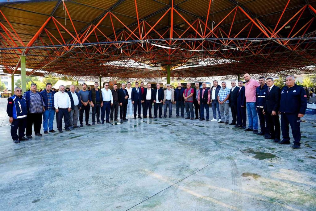 Fadıloğlu, pazar esnafı ile kahvaltıda bir araya geldi