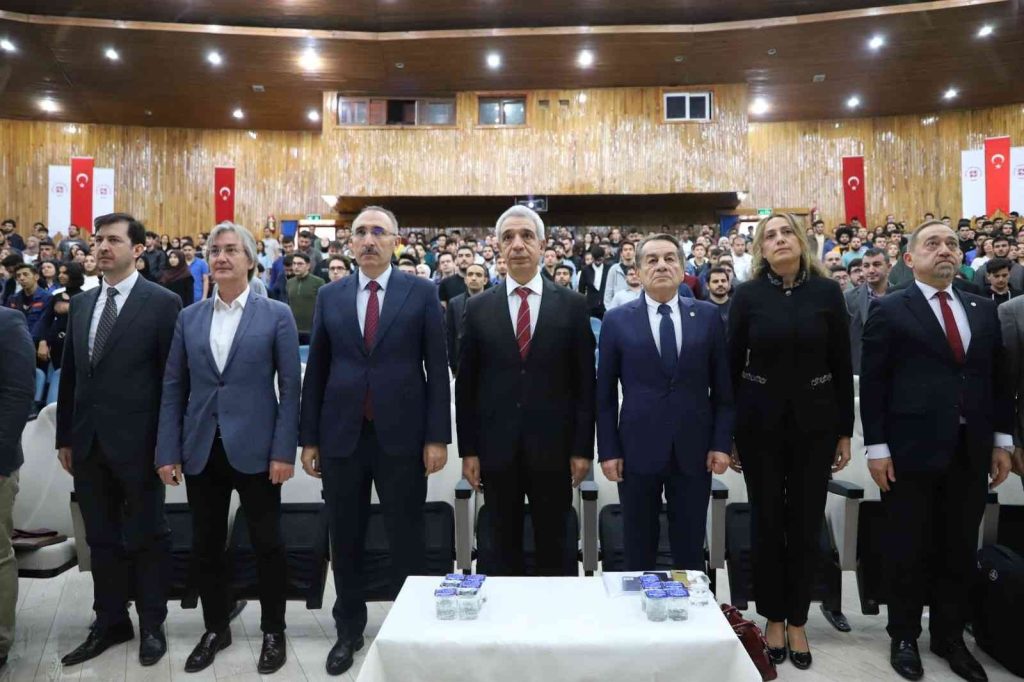 FÜ’de ‘Bilişim Teknolojileri’ kongresi düzenlendi