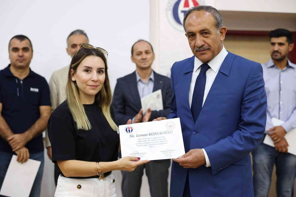 GAÜN’de sertifika töreni