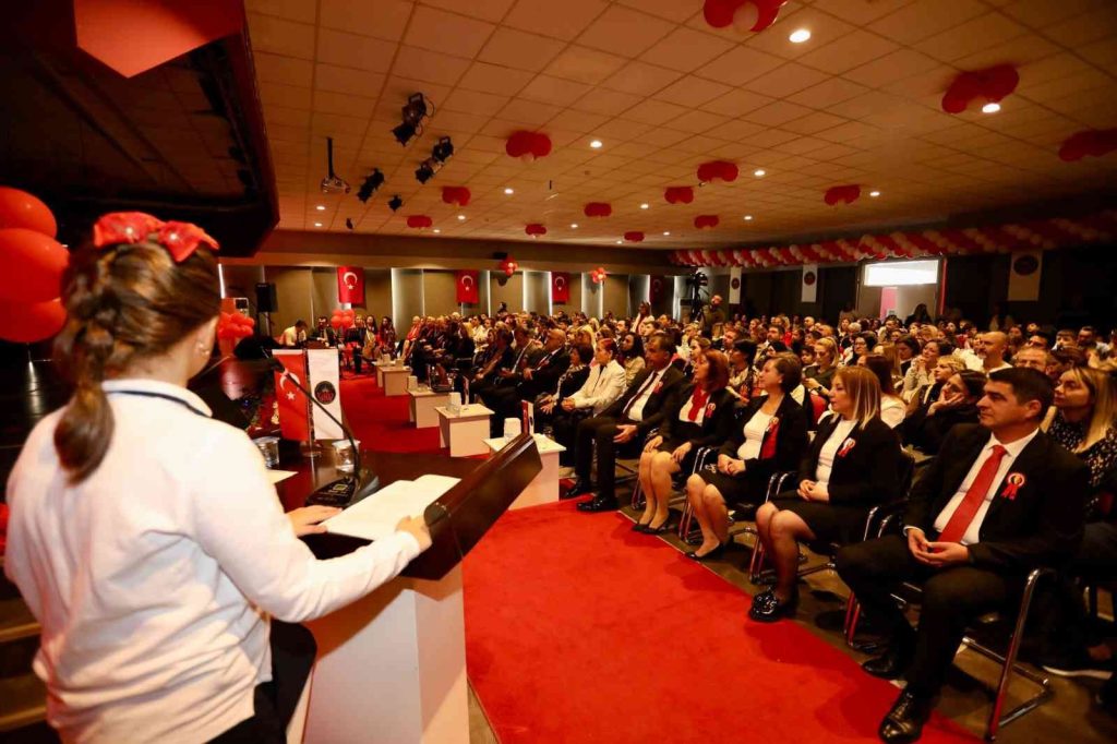 Gaziantep Kolej Vakfı’nda Cumhuriyet coşkusu