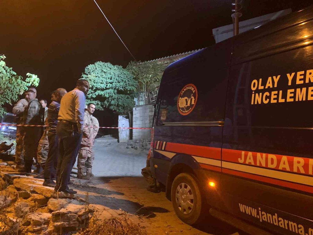 Gaziantep’te muhtar azasının evi tarandı: 2 ölü, 3 yaralı