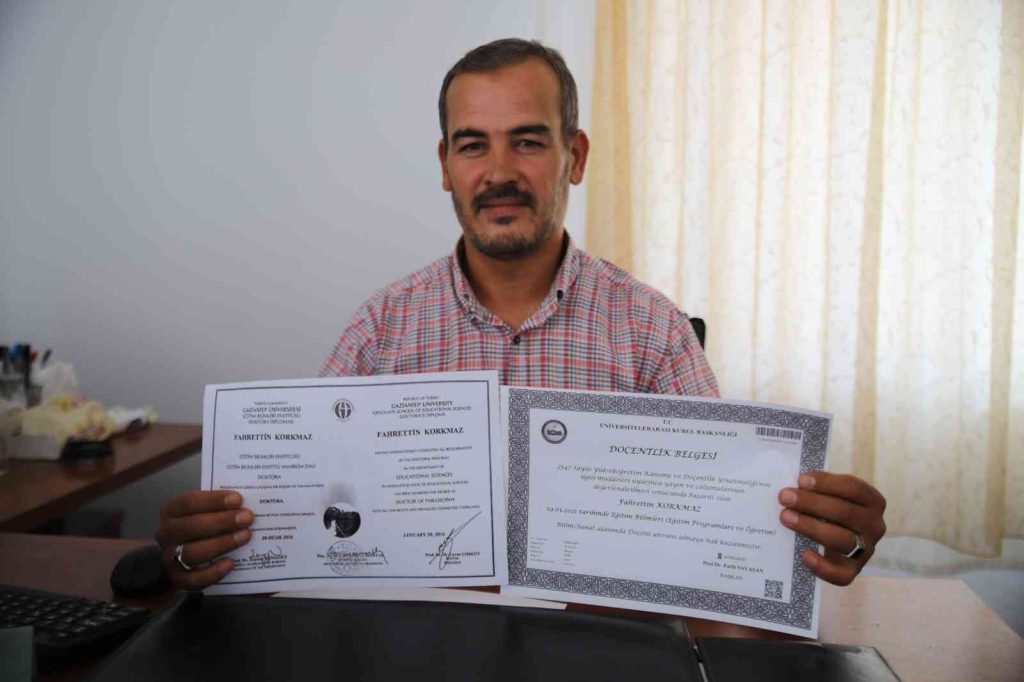 İlkokulda ’doçent’ öğretmen