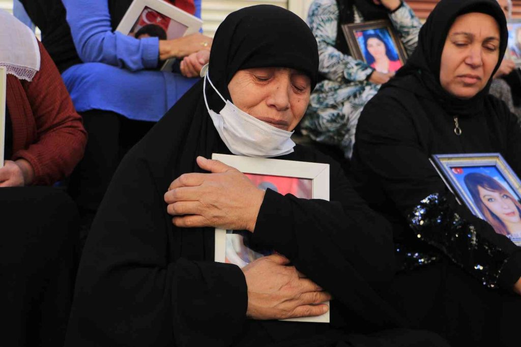 Kanser hastası anneden Kılıçdaroğlu’na çağrı: “Eğer az şerefiniz varsa bu çadırı görürsünüz”