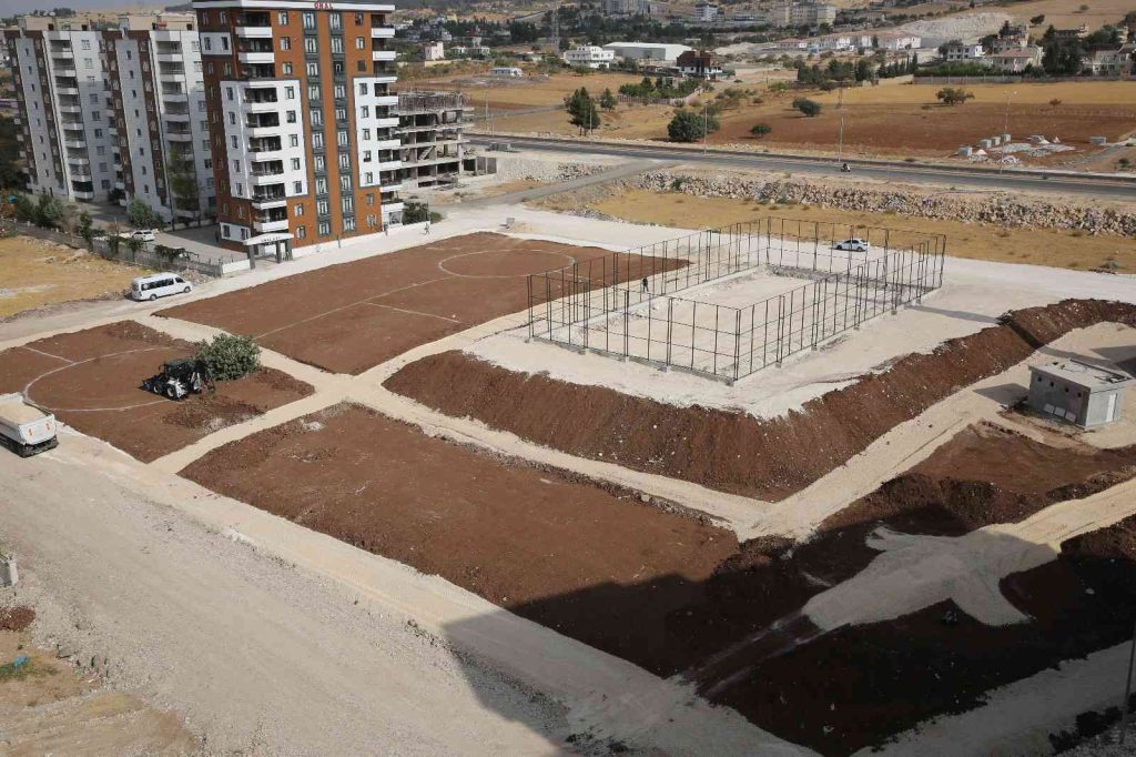 Karaköprü’de yeni spor sahalarının yapım çalışmaları sürüyor