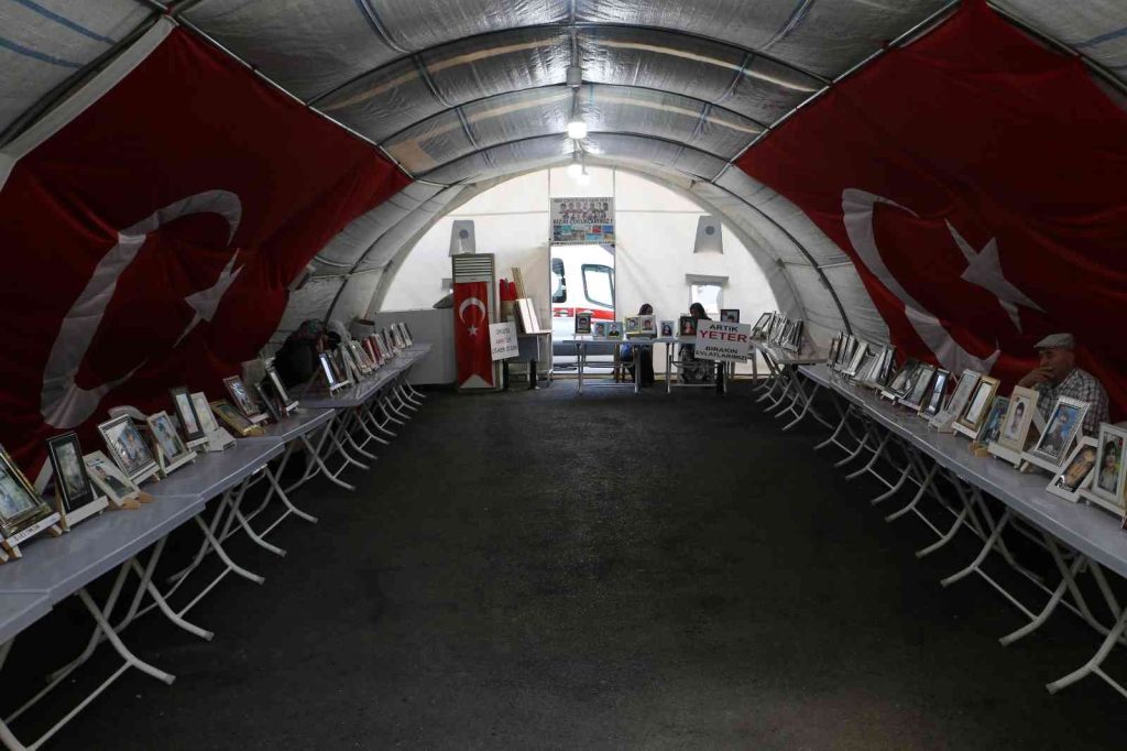 Kardeşini HDP’den isteyen abla 4 yıldır evlat nöbetinde