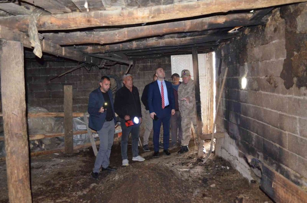 Kaymakam Çakal’dan ahırı yanan aileye ziyaret