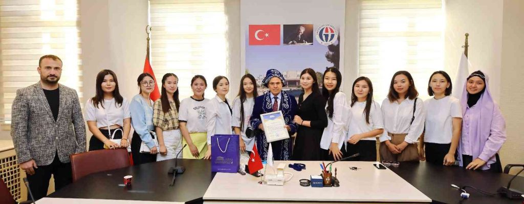 Kazakistanlı öğrenciler GAÜN’de