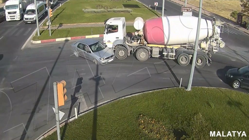Malatya’daki trafik kazaları kamerada