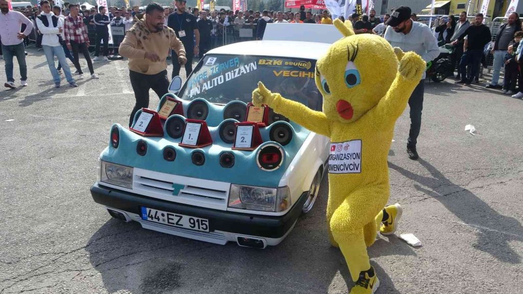 Modifiyeli araç tutkunları Malatya’da bir araya geldi