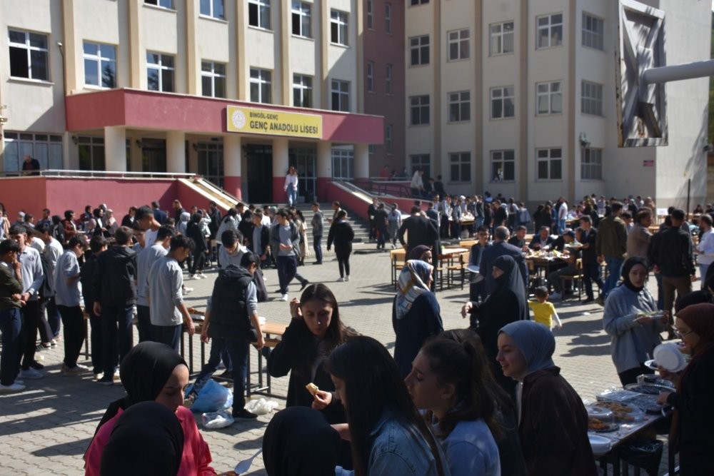 Öğrenciler, akranları için yardım etkinliği düzenledi