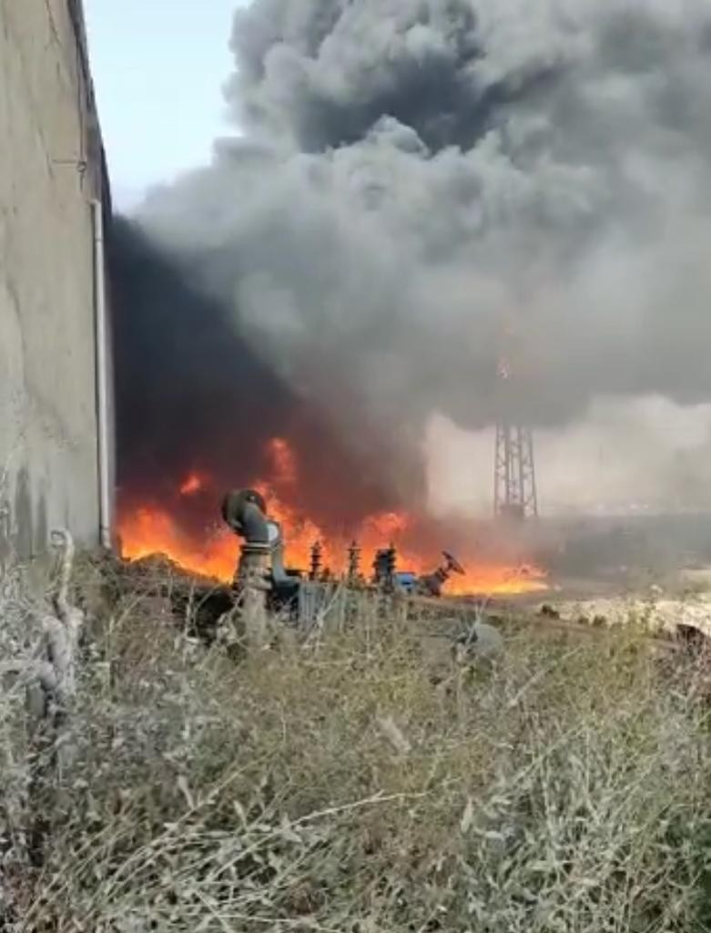 Plastik boru fabrikası bahçesinde çıkan yangın söndürüldü