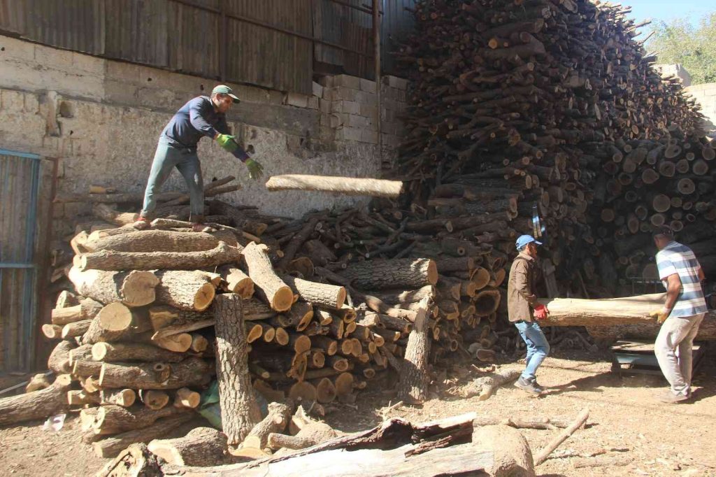 Şanlıurfa Oduncular Pazarı’nda kış hazırlıkları başladı