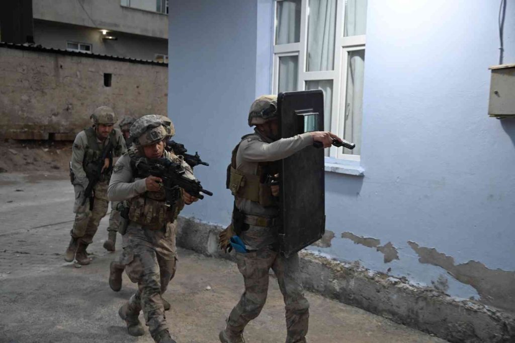 Şanlıurfa tarihinin en geniş jandarma uyuşturucu operasyonu