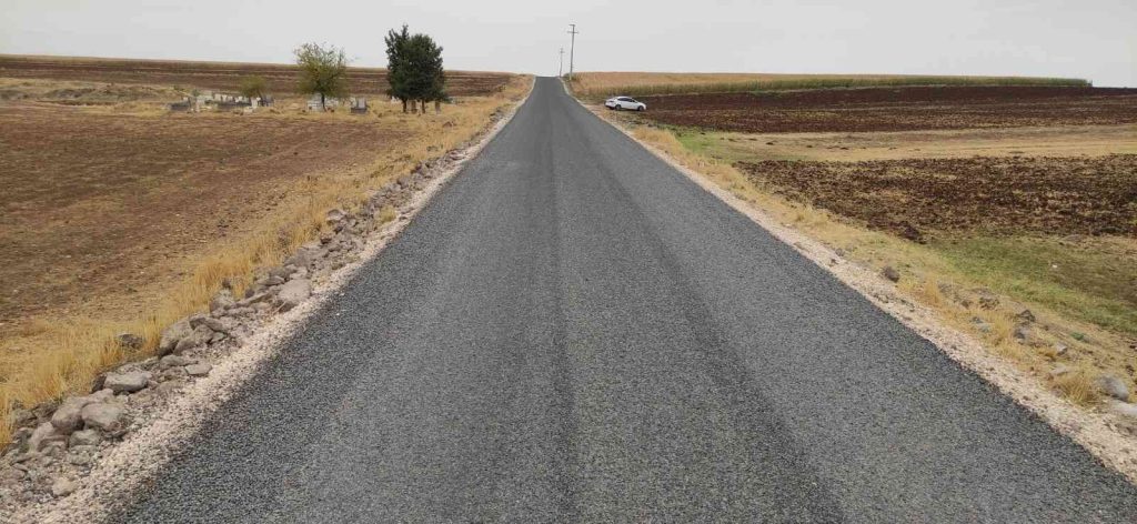 Siverek kırsalında yol yapım çalışması