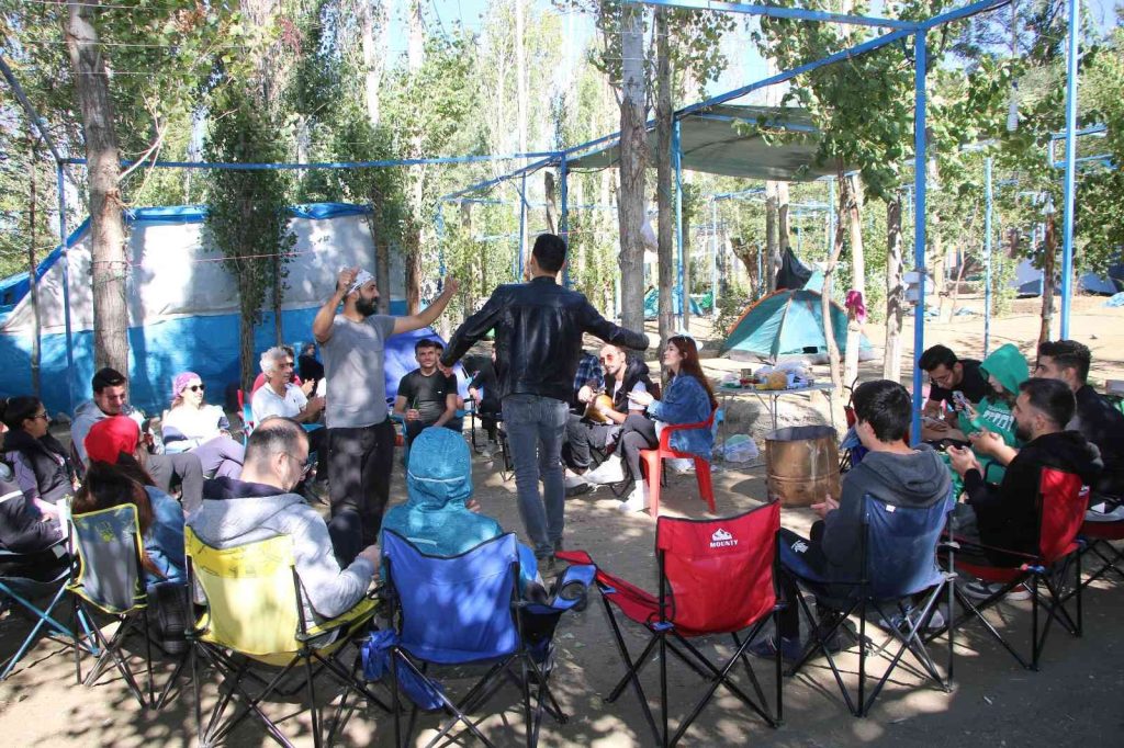 Sonbaharda kampın adresi doğunun gizli cenneti ’Hazar Gölü’