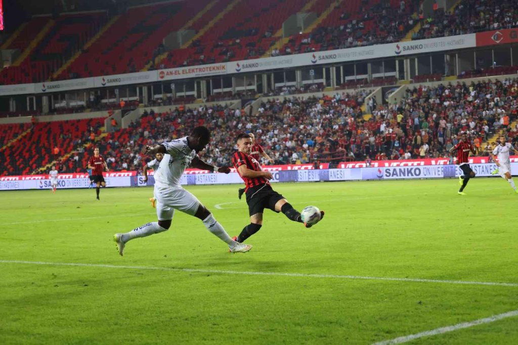 Spor Toto Süper Lig: Gaziantep FK: 0 – Adana Demirspor: 0 (İlk yarı)