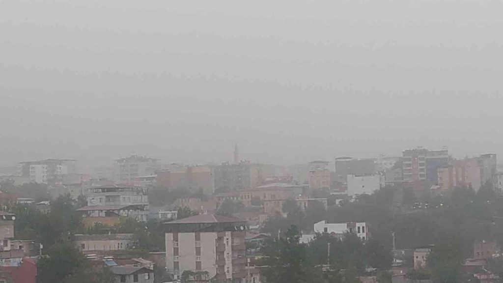 Suriye üzerinden gelen toz taşınımı Diyarbakır’ı etkisi altına aldı
