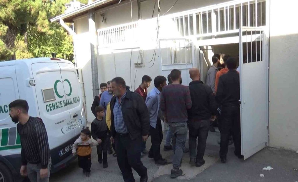 Tedavi için geldiği hastanede sedyeden düşen hasta hayatını kaybetti