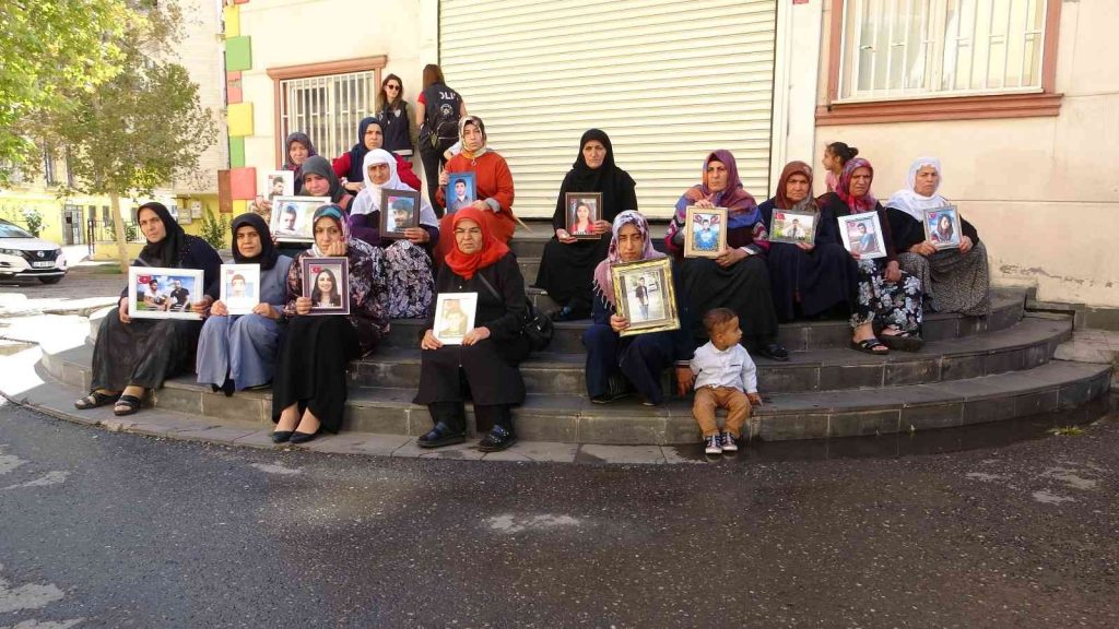 Terör örgütü PKK mağduru ailelerin evlat nöbeti bin 125’inci gününde