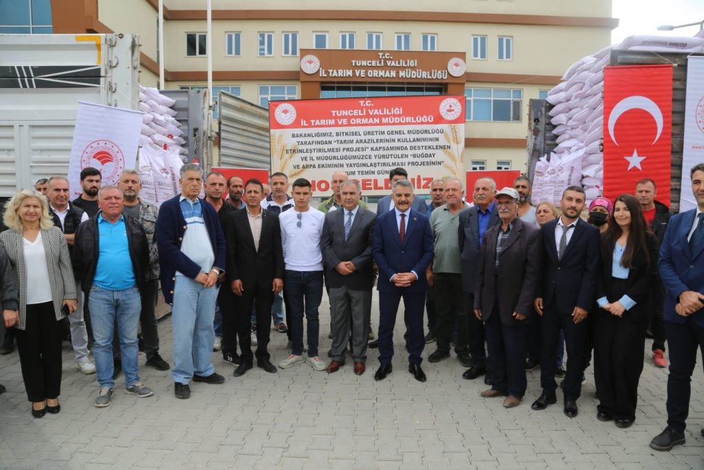 Tunceli’de çiftçilere 521 ton buğday ve arpa dağıtıldı