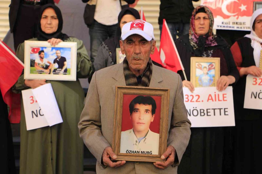 Aileler nöbete devam ederken, katılım çığ gibi büyüyor