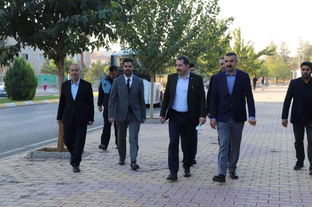 Belediye başkanı vatandaşı dinledi