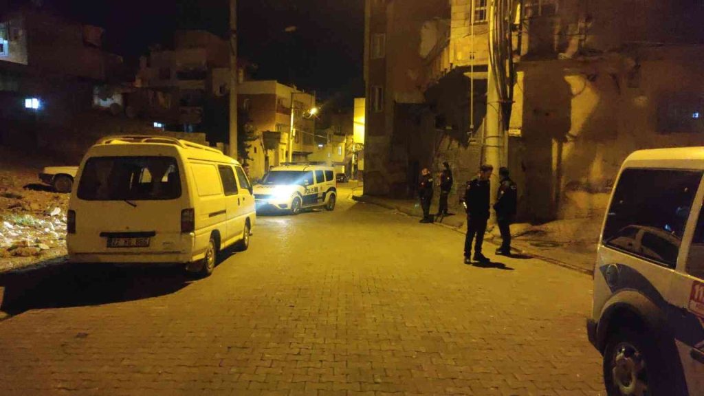 Komşu kavgasında kan aktı: 1 ölü, 3 yaralı