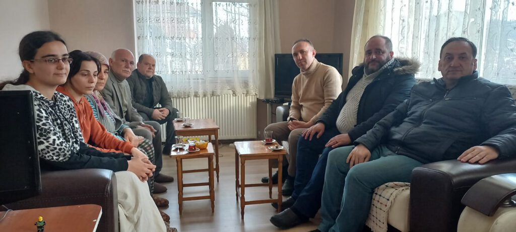 Sorucuoğlu depremzede aileleri ziyaret etti