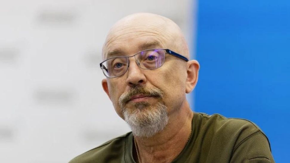 Zelensyk, Savunma Bakanını Görevden Aldı