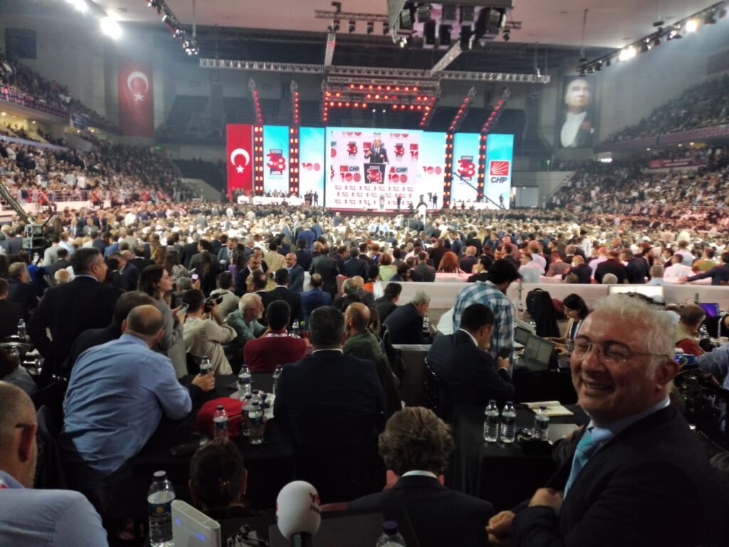 Gazeteci-Yazar Ömer Şan, CHP Kurultay’ını izliyor; İşte izlenimleri..