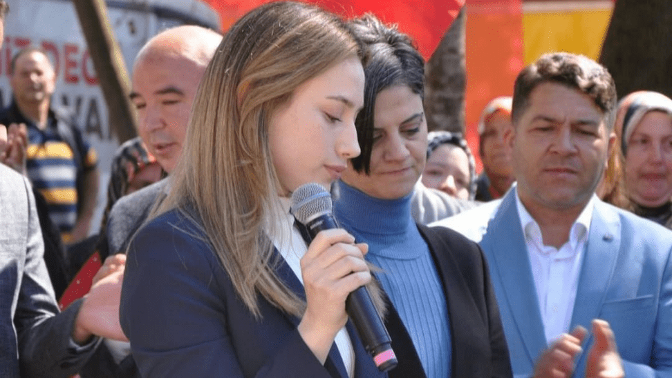 Türkiye’nin en genç belediye başkanı Zeynep Çelik oldu